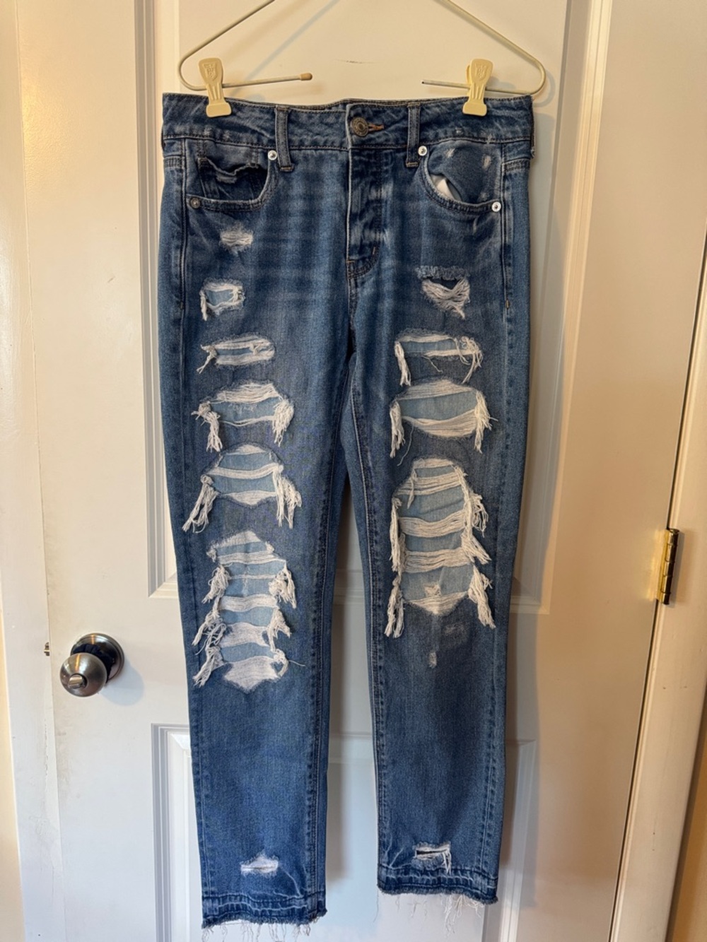 American eagle women’s extreme distressed denim jeans size 2